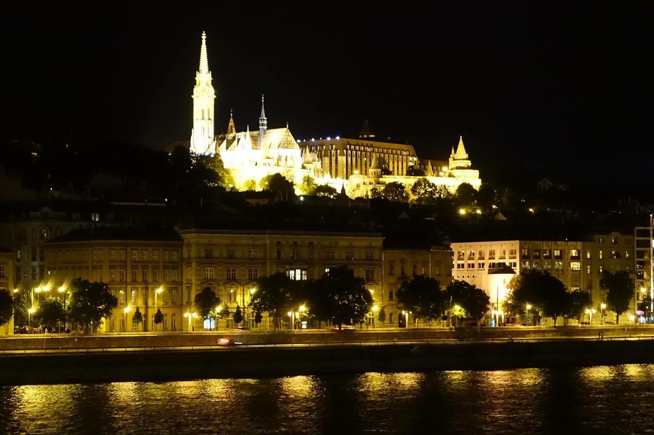 Diana'S Charming Studio At The Buda Castle Budapest Exteriör bild